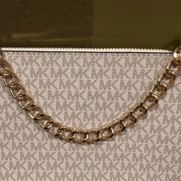 Michael Kors Vanilla signature Belt Bag - Picture 3 of 5